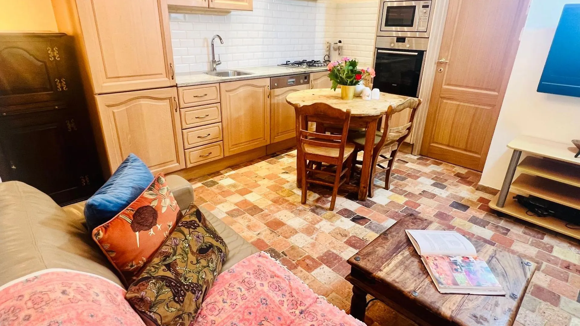 Апартаменты Historical Miniature House In The Heart Of Антверпен 0*,